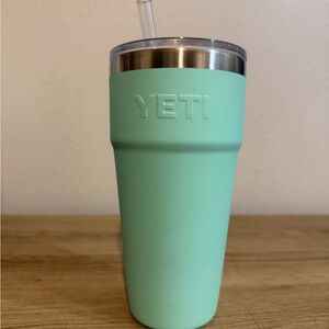 YETI Seafoam 26oz Stackable Rambler Tumbler with Clear Straw Cup